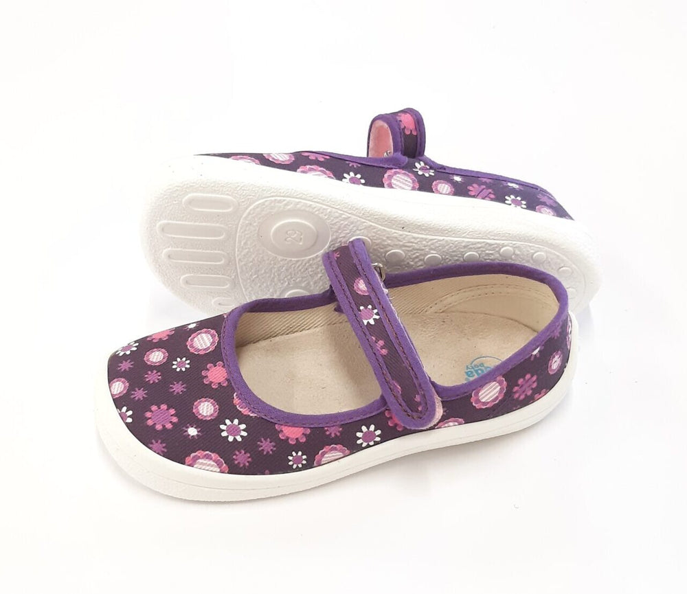 Beda Boty baleriina, violet flowers