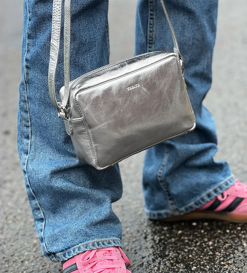 Treats Alberte, väike naturaalsest nahast crossbody-kott - Silver