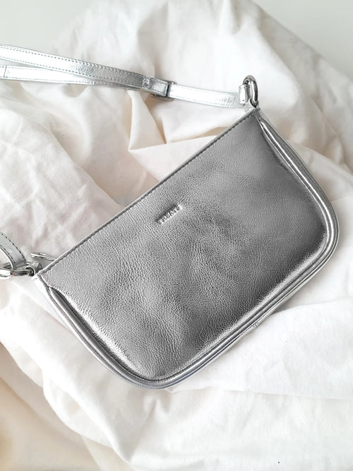 Treats Emilia, väike naturaalsest nahast crossbody-kott - Silver
