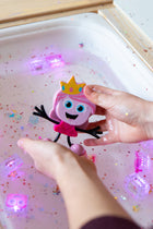 Glo Pals vannitegelane koos valguskuubikutega - Princess Ida