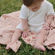 Mushie pop-it mänguasi lilleke, Rose/Blush/Shifting Sand