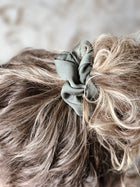Hairjewelz by Elle Mulberry Lux siidist scrunchie “Pearl”