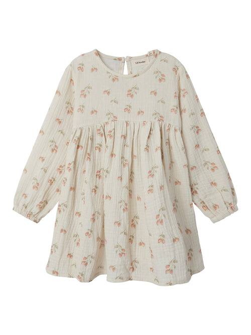 Lil' Atelier musliinkangast BIBA kleit, turtledove/strawberry