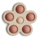 Mushie pop-it mänguasi lilleke, Rose/Blush/Shifting Sand