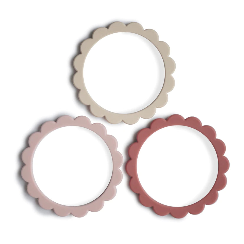 Mushie silikoonist närimisrõngas Flower 3tk- Rose/Blush/Shifting Sand
