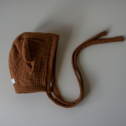 MiniMilla musliinkangast beebimüts, chocolate bear