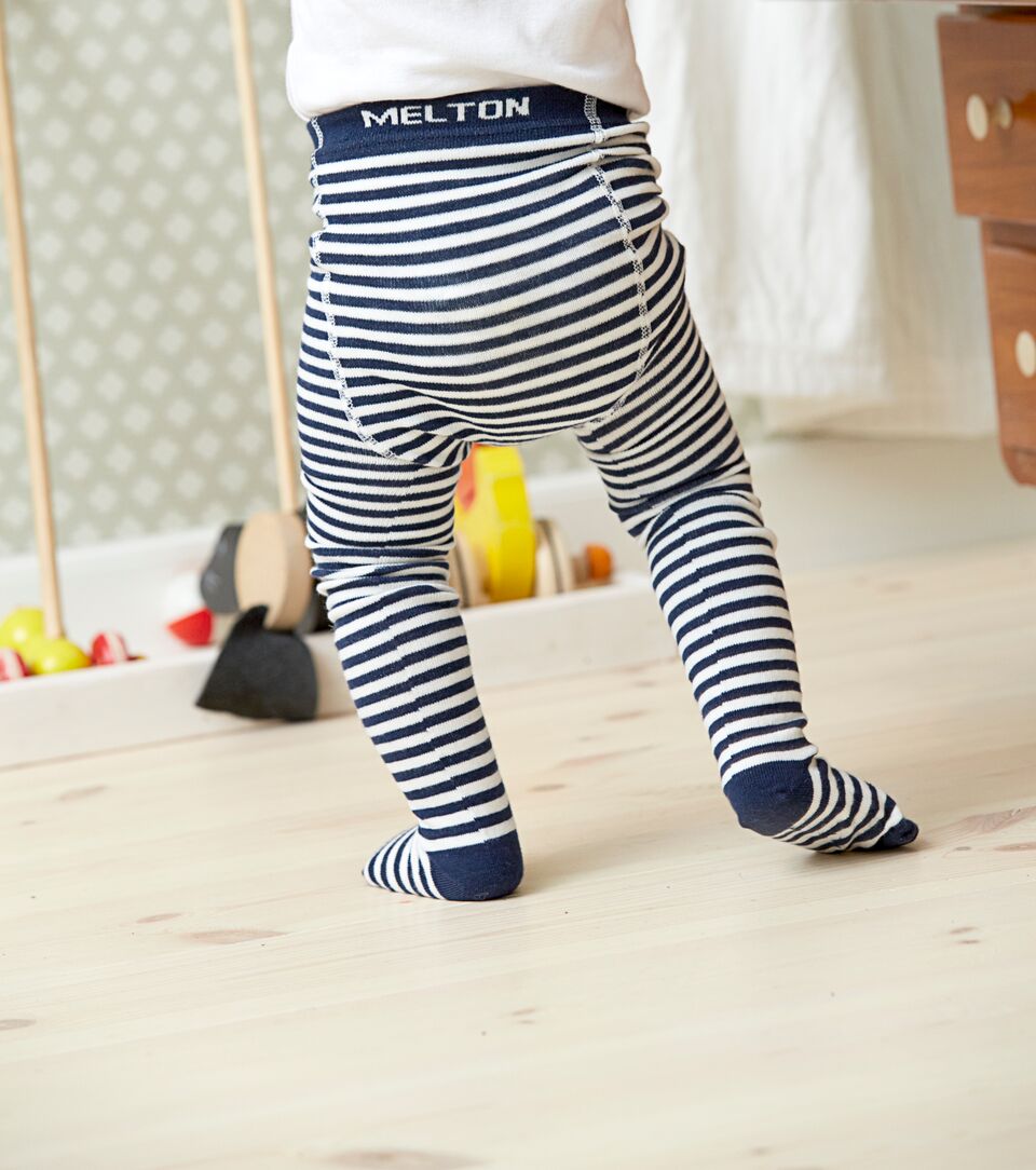 Melton triibuga sukkpüksid, valge-sinine Lasteriided - HellyK - Kvaliteetsed lasteriided, villariided, barefoot jalatsid