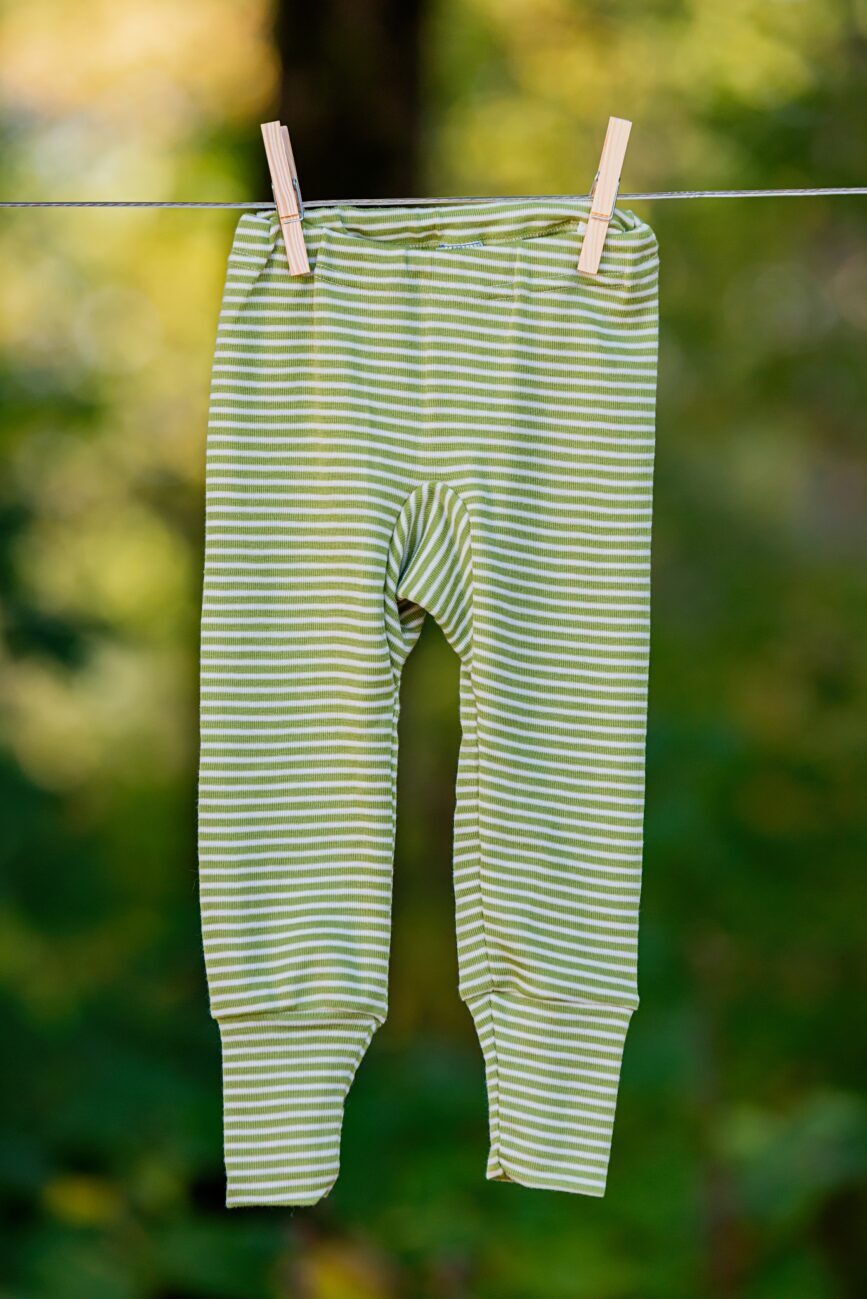 Cosilana, püksid, Rohelisetriibuline Villariided - HellyK - Kvaliteetsed lasteriided, villariided, barefoot jalatsid