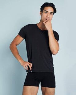 Boody V-Neck T-Shirt- Black Boody - HellyK - Kvaliteetsed lasteriided, villariided, barefoot jalatsid