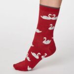 spw465-berry-red-cigno-bamboo-swan-socks-1