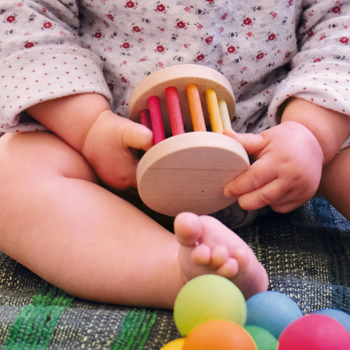 Grimm´s kõristi “Mini Baby Roller” Beebimänguasjad - HellyK - Kvaliteetsed lasteriided, villariided, barefoot jalatsid