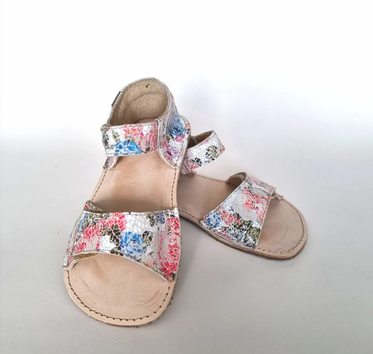 Ok Bare Mirrisa sandaalid, lilled Laste barefoot-jalatsid - HellyK - Kvaliteetsed lasteriided, villariided, barefoot jalatsid