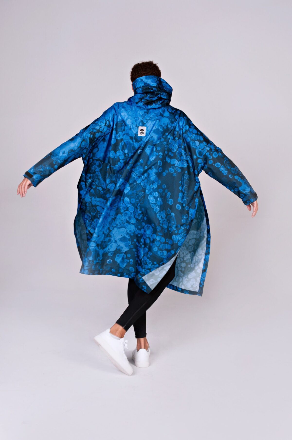 Rainkiss vihmapontšo, Blue Bubbles Meestele - HellyK - Kvaliteetsed lasteriided, villariided, barefoot jalatsid
