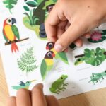 poppik-poster-stickers-affiche-jeu-educatif-jungle-vert-ingela-arrhenius-enfants-5