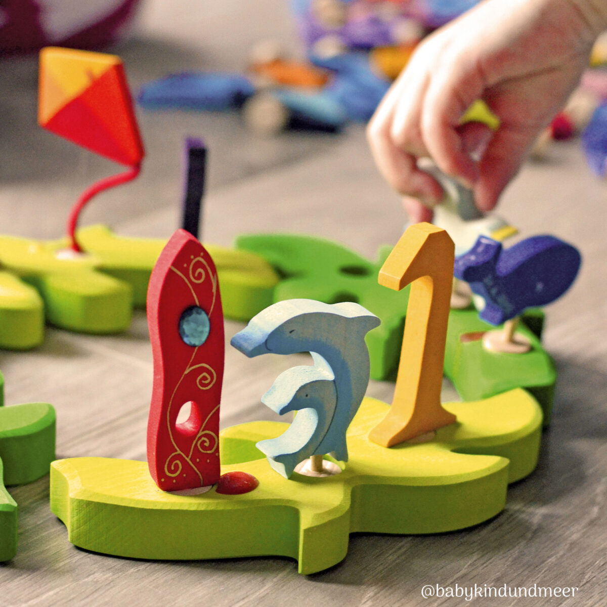 Grimm´s sünnipäevapärg ” Heleroheline oks” Grimm's puidust mänguasjad - HellyK - Kvaliteetsed lasteriided, villariided, barefoot jalatsid
