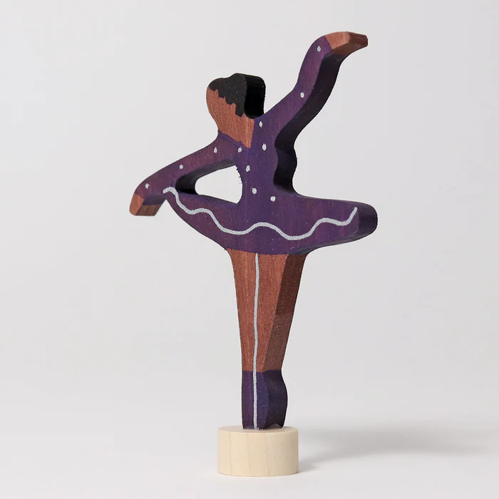 Grimm´s dekoratiivfiguur “Baleriin Sirel” Grimm's puidust mänguasjad - HellyK - Kvaliteetsed lasteriided, villariided, barefoot jalatsid