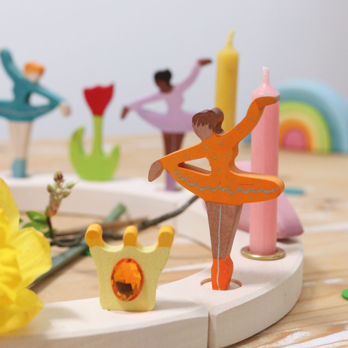 Grimm´s dekoratiivfiguur “Baleriin Apelsiniõis” Grimm's puidust mänguasjad - HellyK - Kvaliteetsed lasteriided, villariided, barefoot jalatsid