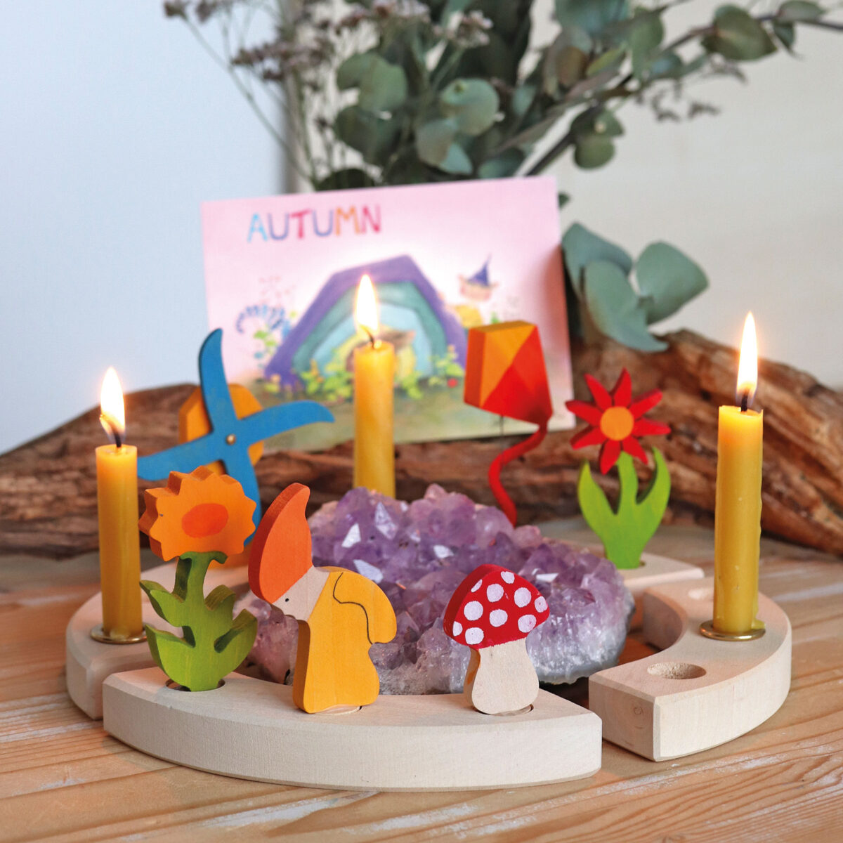 Grimm´s dekoratiivfiguur “Sügisepäkapikk” Grimm's puidust mänguasjad - HellyK - Kvaliteetsed lasteriided, villariided, barefoot jalatsid