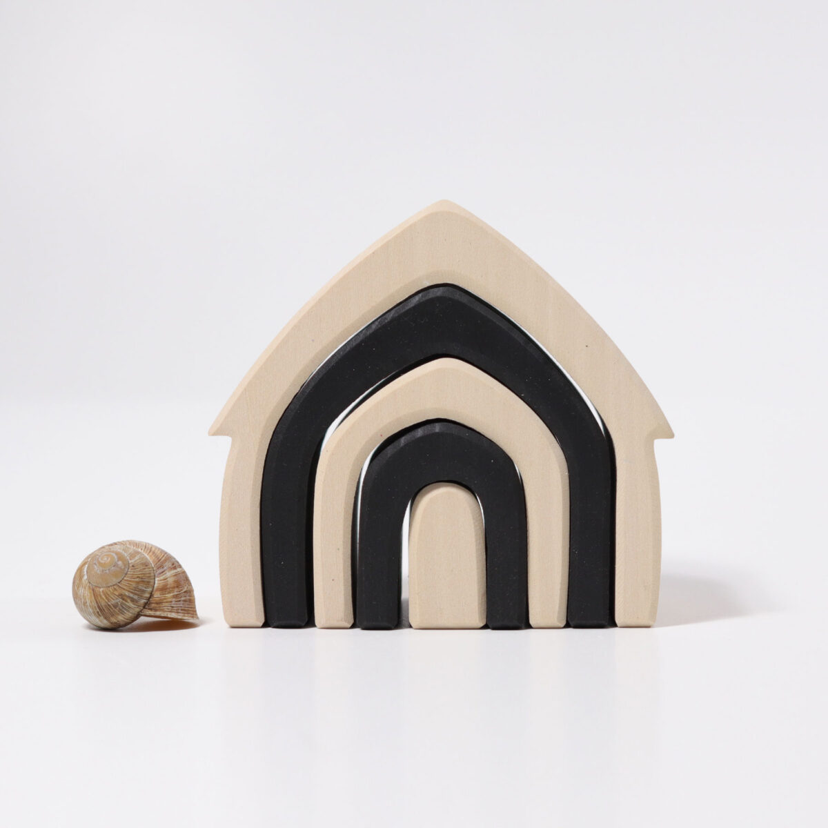 Grimm´s “Monokroomne Maja” Grimm's puidust mänguasjad - HellyK - Kvaliteetsed lasteriided, villariided, barefoot jalatsid