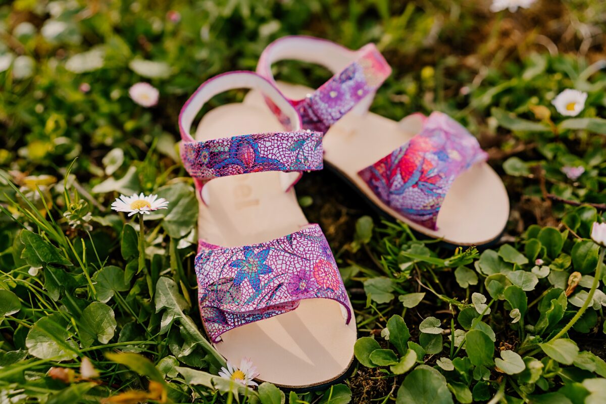 Koel4Kids Ashley, Fuchsia Flowers Laste barefoot jalatsid - HellyK - Kvaliteetsed lasteriided, villariided, barefoot jalatsid
