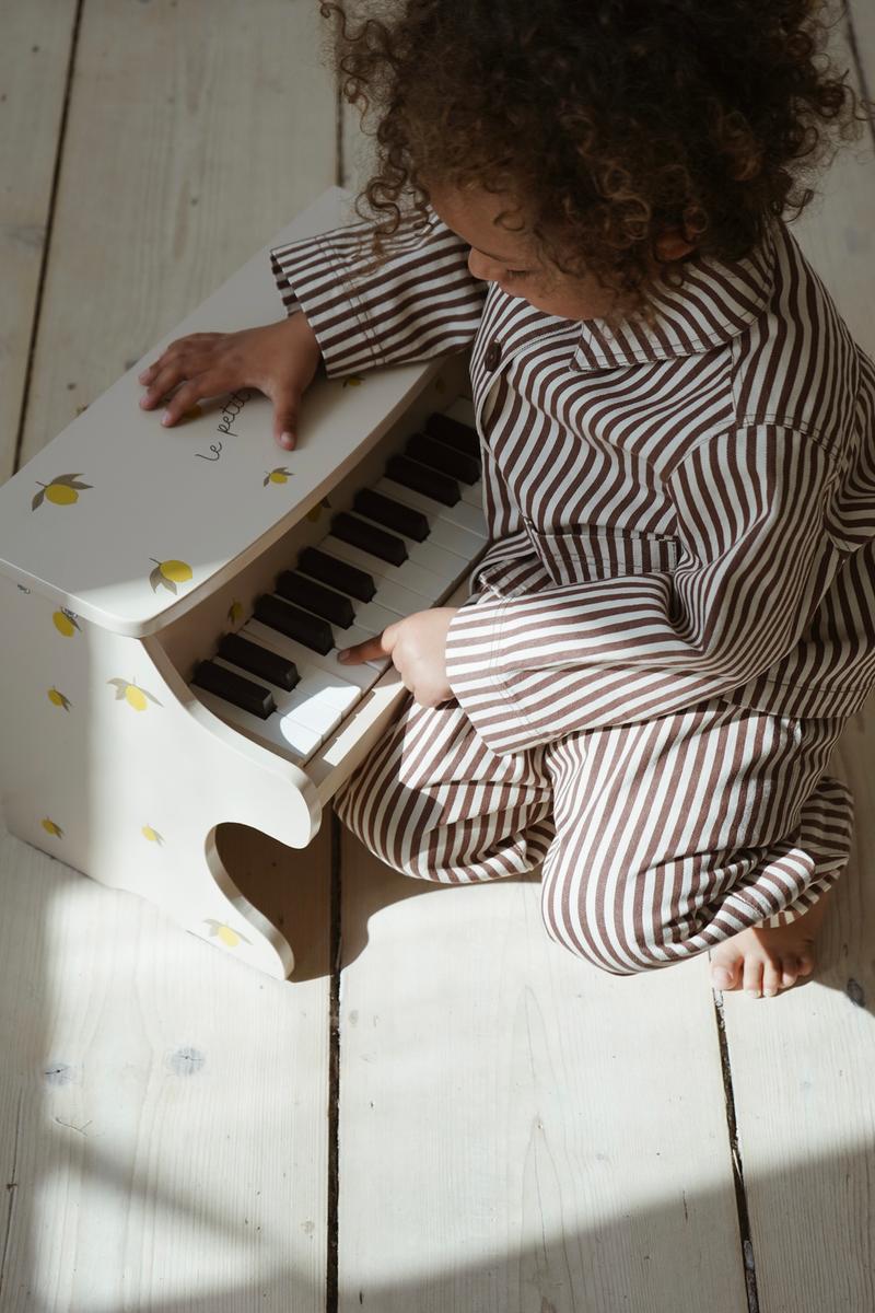 Konges Sløjd puidust klaver, Lemon Mänguasjad - HellyK - Kvaliteetsed lasteriided, villariided, barefoot jalatsid