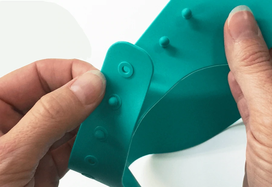 BBLÜV Käp silikoonist kaitse vee silmasattumise vastu, toon Aqua BBLÜV Käp silikoonist kaitse vee silmasattumise vastu, toon Aqua Kodumaailm ja muud tarvikud - HellyK - Kvaliteetsed lasteriided, villariided, barefoot jalatsid