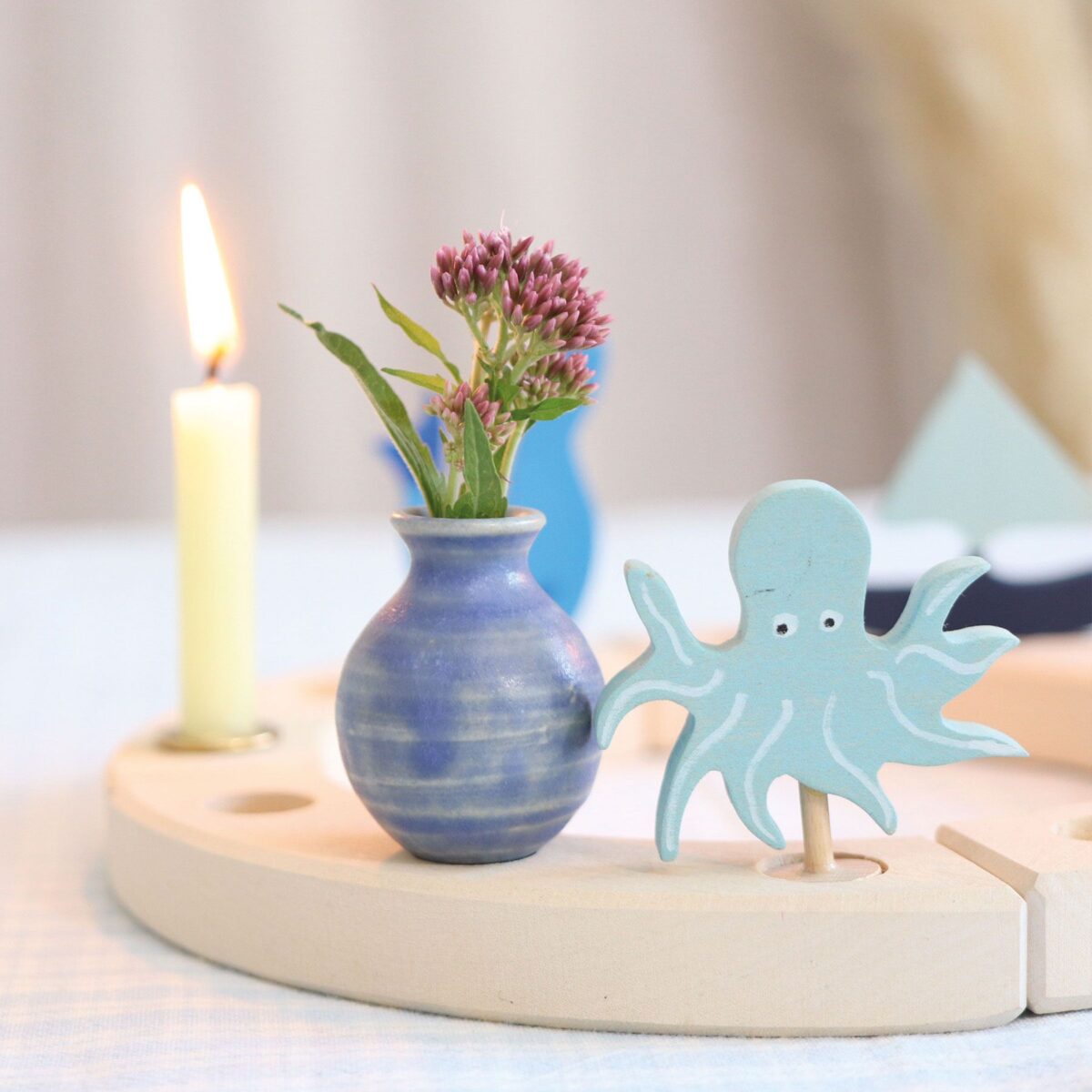 Grimm´s dekoratiivfiguur “Sinine vaas” Grimm's puidust mänguasjad - HellyK - Kvaliteetsed lasteriided, villariided, barefoot jalatsid