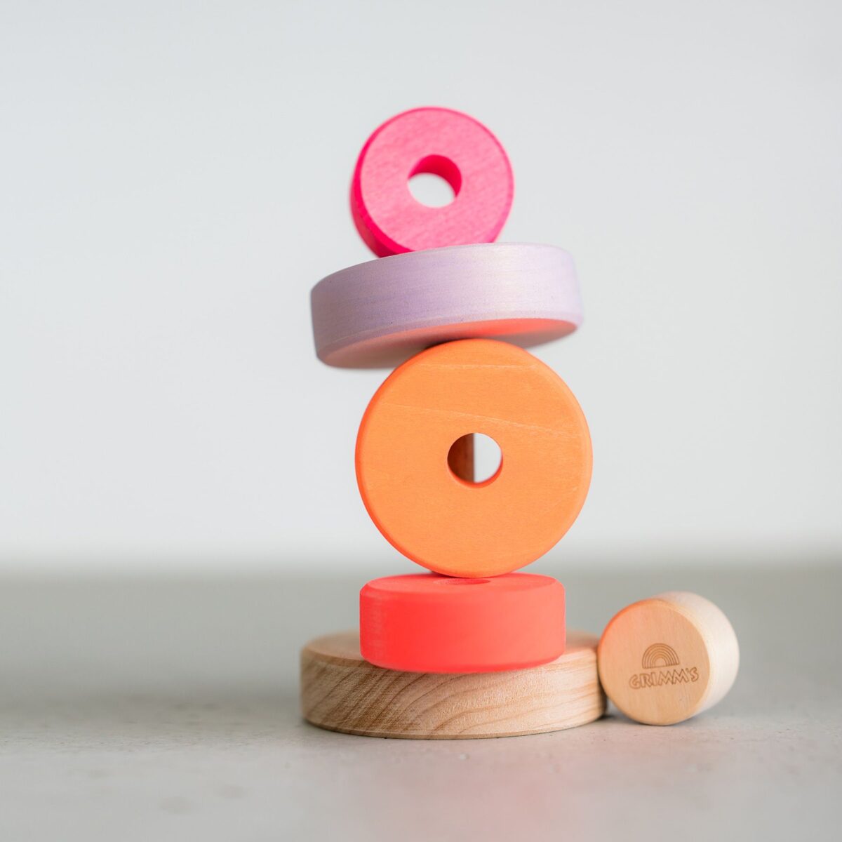 Grimm´s Neoonroosa Kooniline Torn, väike Grimm´s Neoonroosa Kooniline Torn, väike Grimm's puidust mänguasjad - HellyK - Kvaliteetsed lasteriided, villariided, barefoot jalatsid