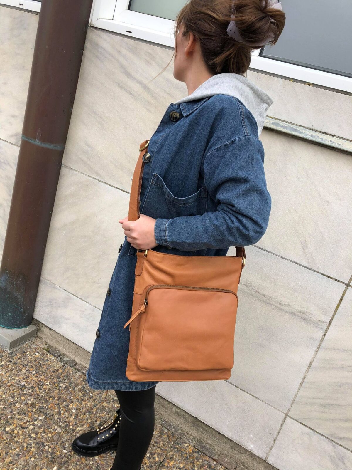 Treats nahast õlakott Maggie Common, cognac Treats nahast õlakott Maggie Common, cognac Kotid ja rahakotid - HellyK - Kvaliteetsed lasteriided, villariided, barefoot jalatsid