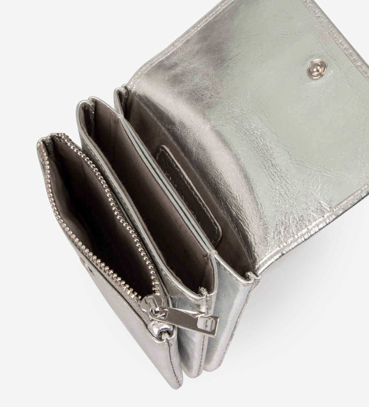 Treats nahast rahakott Ritzy Johanne Silver Treats nahast rahakott Ritzy Johanne Silver Kotid ja rahakotid - HellyK - Kvaliteetsed lasteriided, villariided, barefoot jalatsid