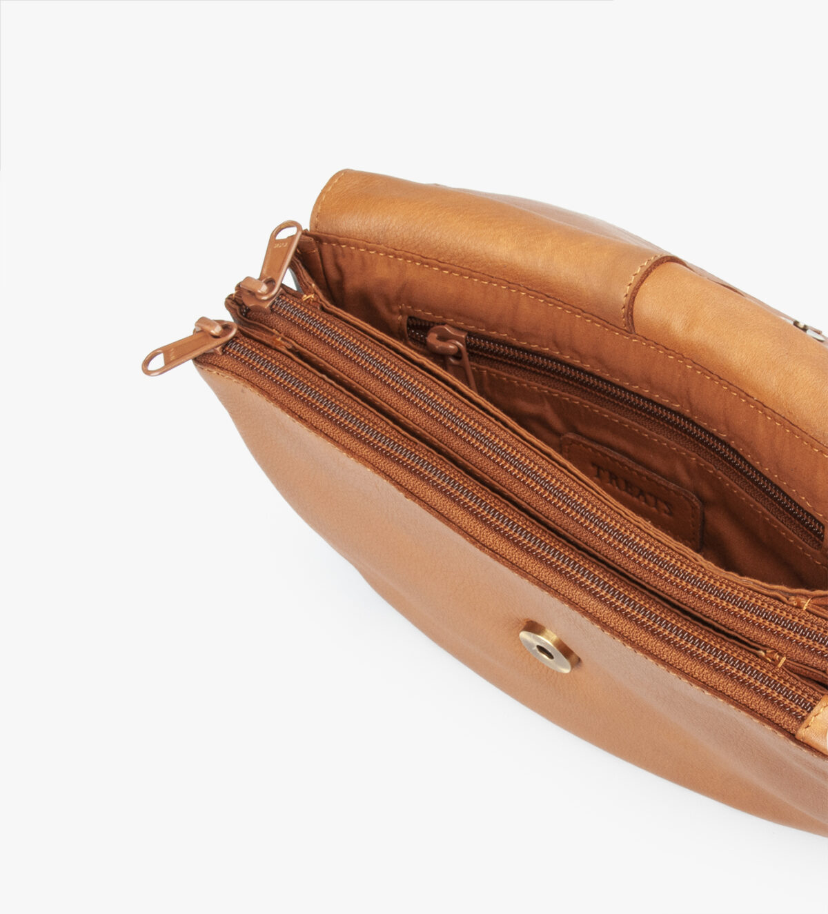 Treats nahast Crossbody Elisabeth Common Cognac Treats nahast Crossbody Elisabeth Common Cognac Kotid ja rahakotid - HellyK - Kvaliteetsed lasteriided, villariided, barefoot jalatsid