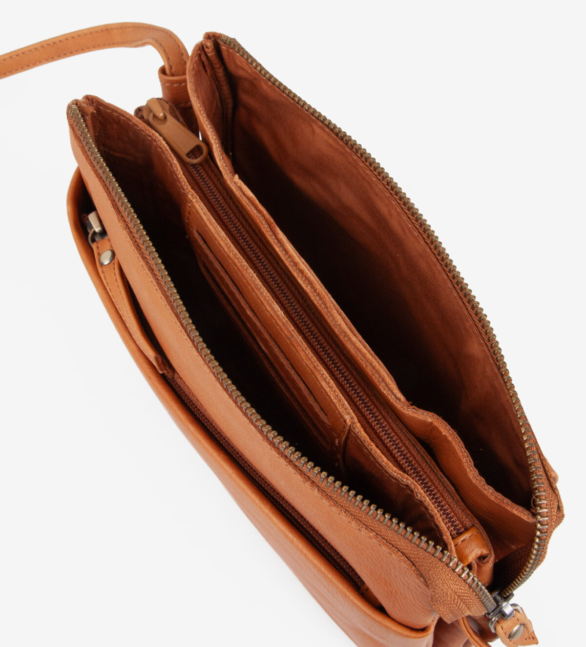 Treats nahast väike Crossbody Ulla Common Cognac Treats nahast väike Crossbody Ulla Common Cognac Kotid ja rahakotid - HellyK - Kvaliteetsed lasteriided, villariided, barefoot jalatsid