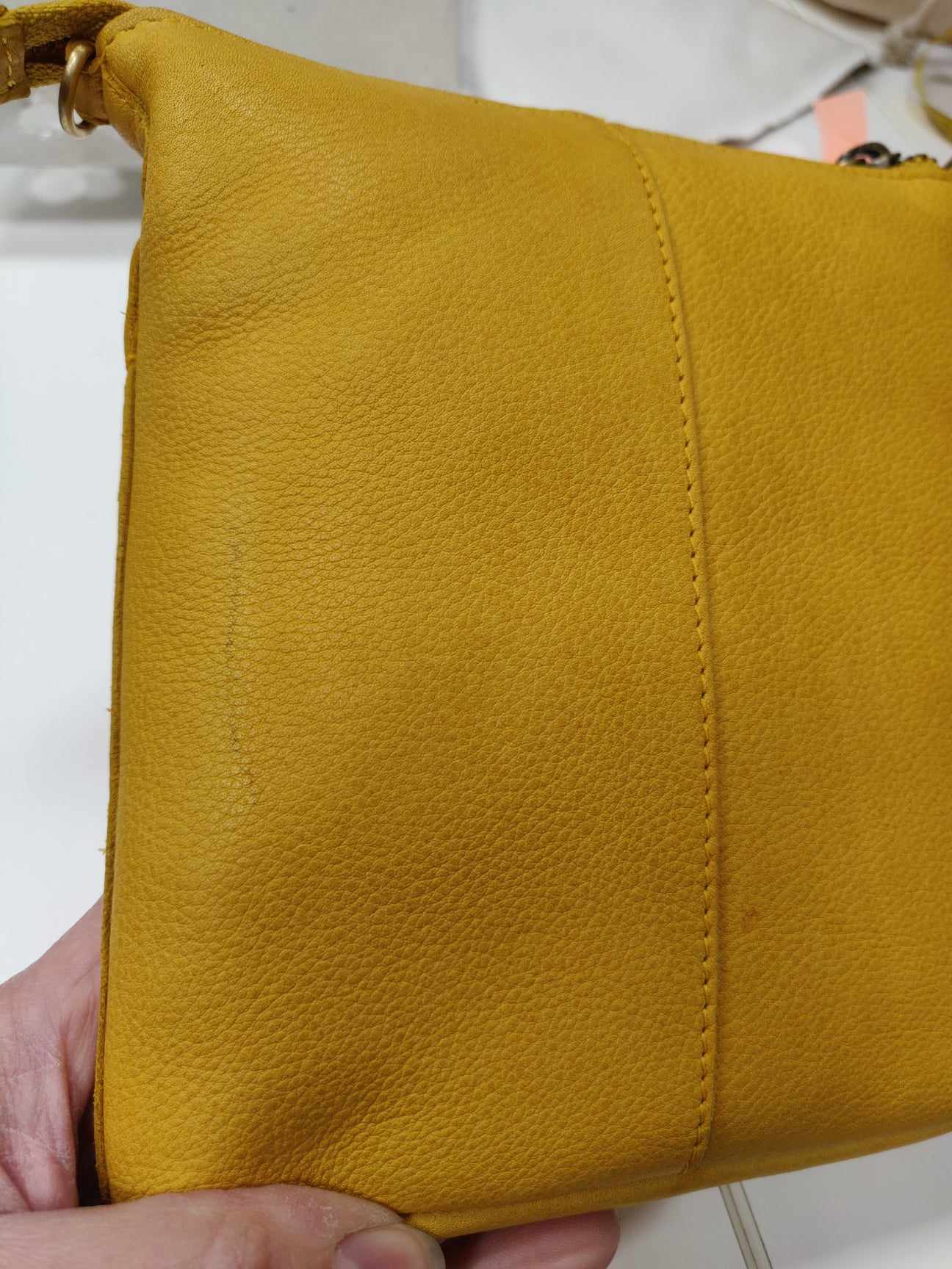 Treats nahast väike crossbody-kott Rosa Common Yellow- Kotil on peal kriips! Kotid ja rahakotid - HellyK - Kvaliteetsed lasteriided, villariided, barefoot jalatsid