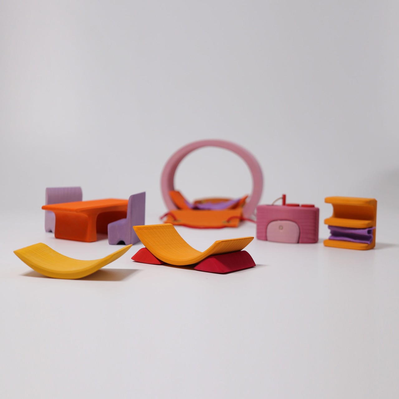 Grimm´s Roosa-oranž haagissuvila Grimm's puidust mänguasjad - HellyK - Kvaliteetsed lasteriided, villariided, barefoot jalatsid
