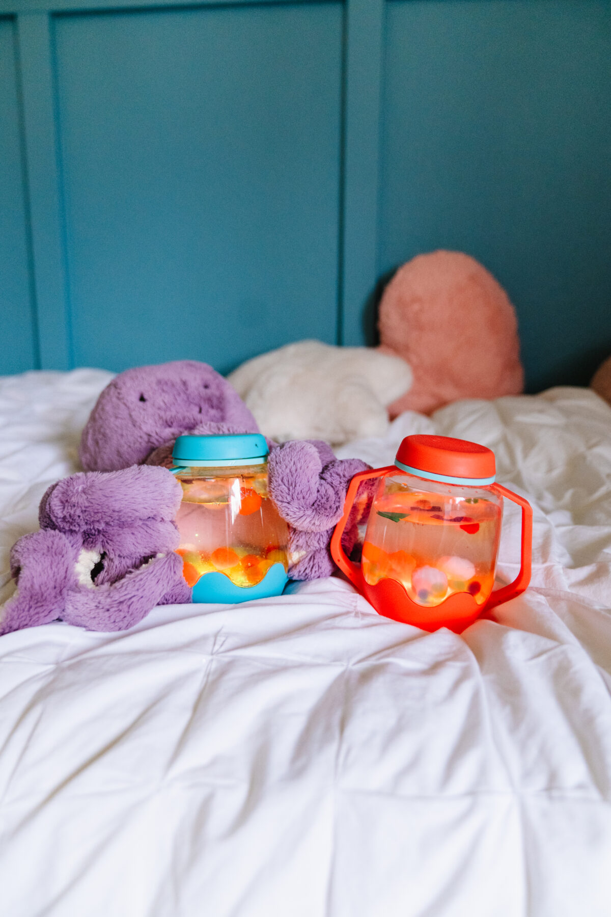 Glo Pals Sensory Jar, värviline valguspurk – Coral Glo Pals helendavad valguskuubikud - HellyK - Kvaliteetsed lasteriided, villariided, barefoot jalatsid