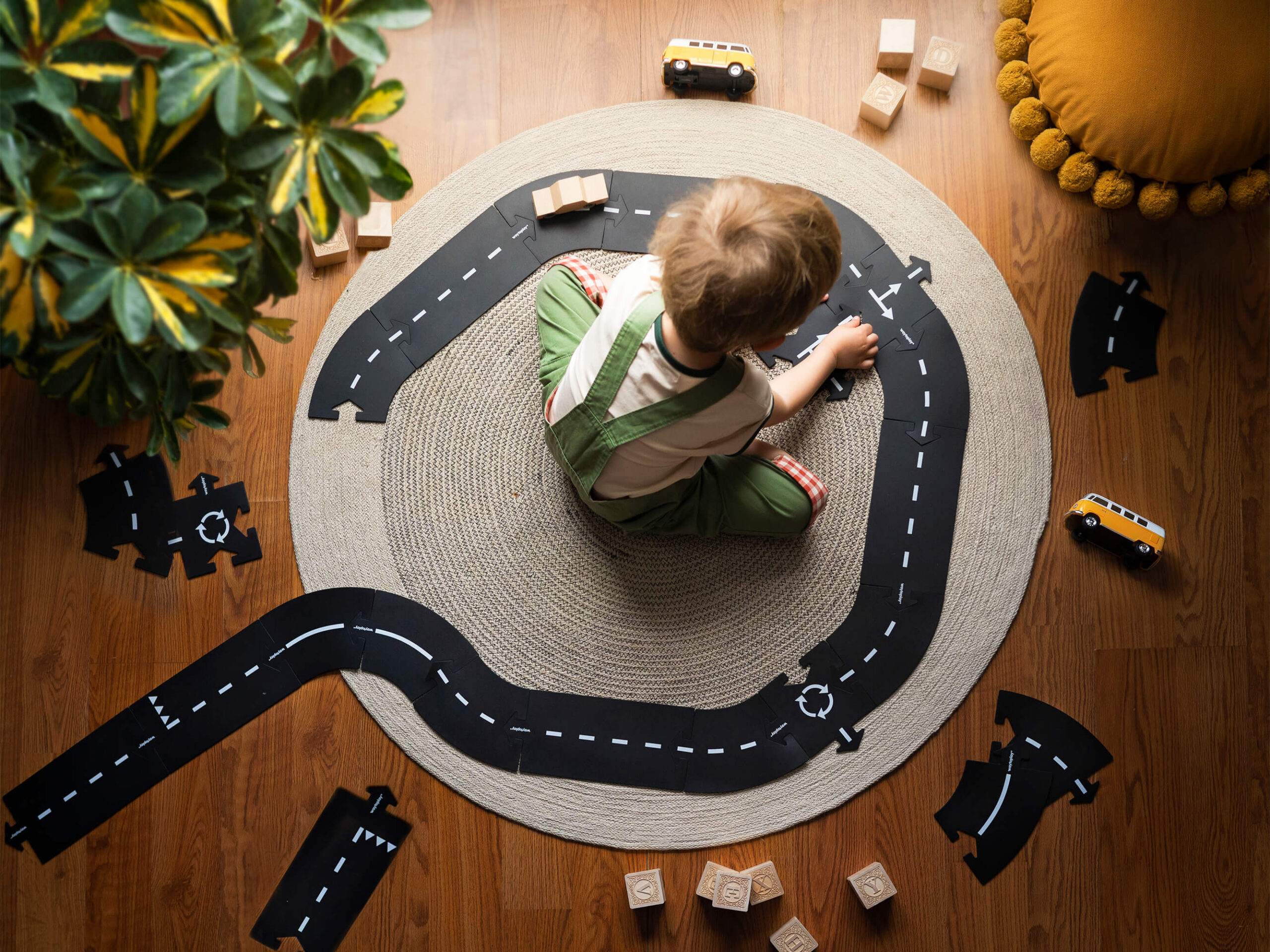 waytoplay-toys_flexible-toy-road_highway-2-brotherplay_fc4fabed-d141-40df-a5a4-3d567d11d869