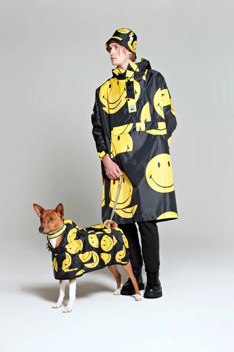 Rainkiss vihmapontšo, All Smiles x Smiley Rainkiss vihmapontšo, All Smiles x Smiley Naistele - HellyK - Kvaliteetsed lasteriided, villariided, barefoot jalatsid
