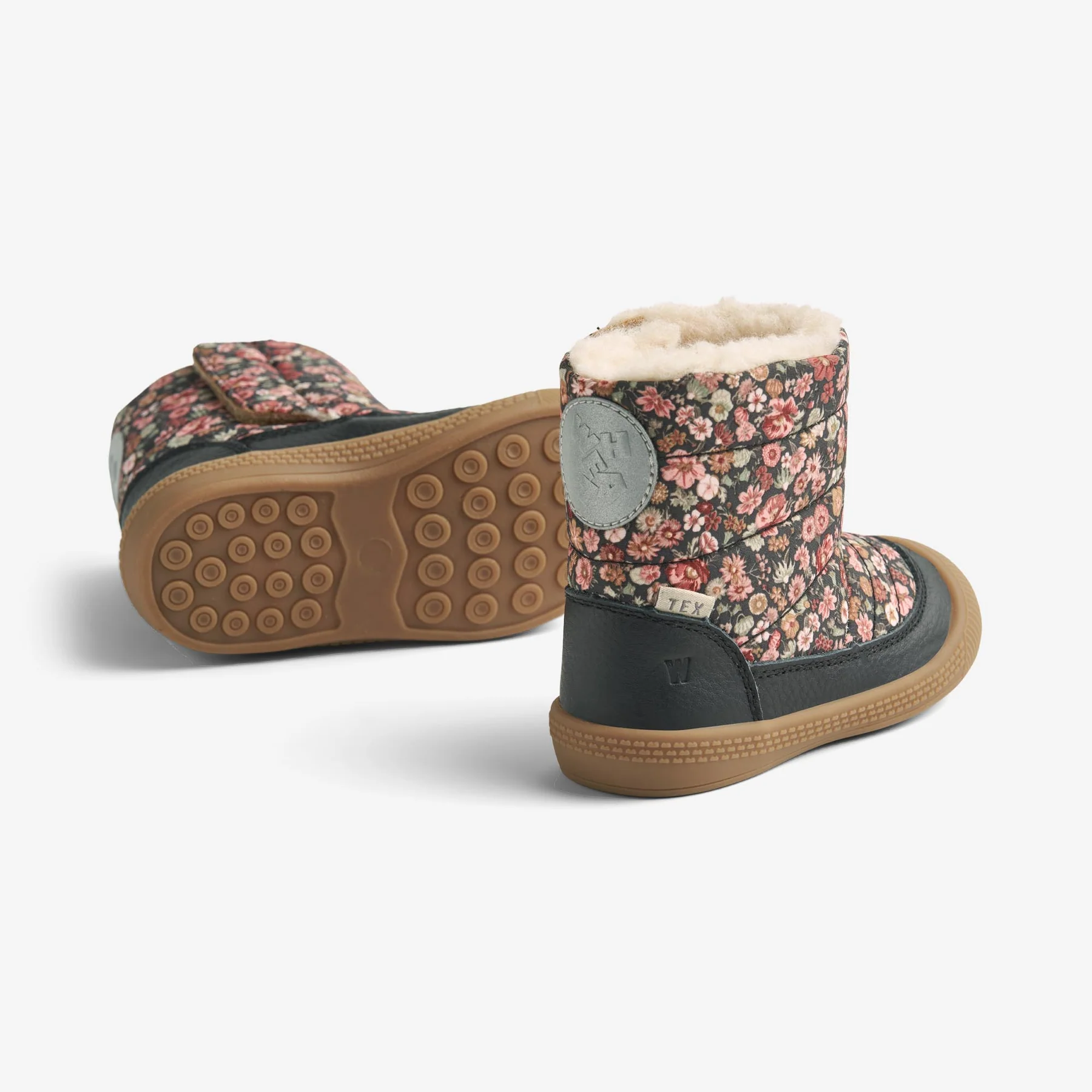 Winterboot_Delaney_Tex-Prewalkers-WF513k-02-1186_raven_wild_flowers-1_1800x1800