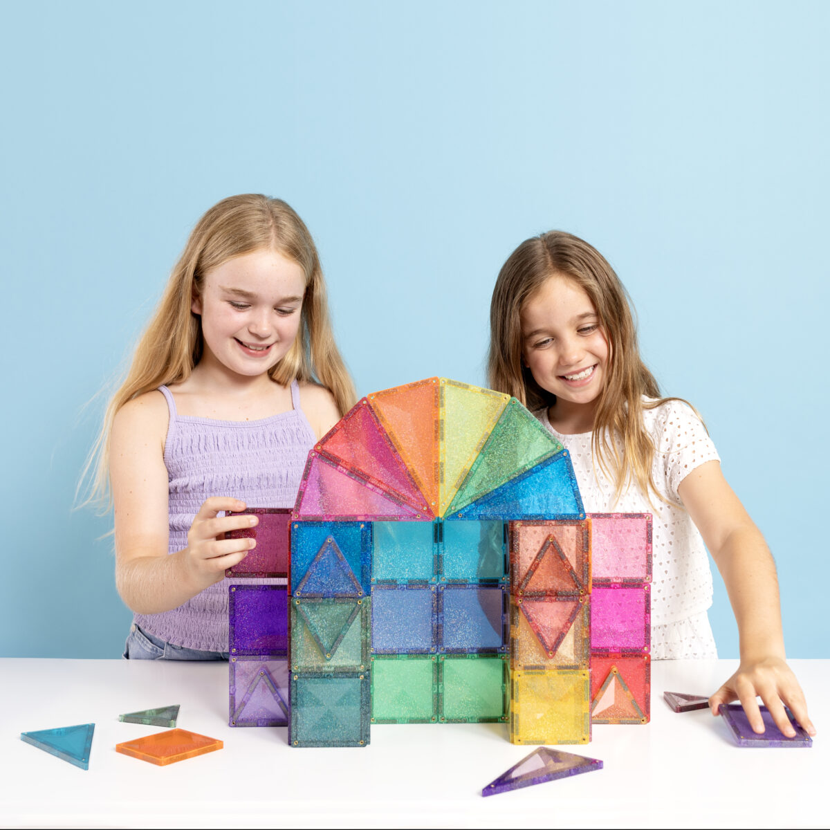 Connetix Glitter Castle Pack 48 pc, sädelevad magnetklotsid ✨ CONNETIX magnetklotsid - HellyK - Kvaliteetsed lasteriided, villariided, barefoot jalatsid
