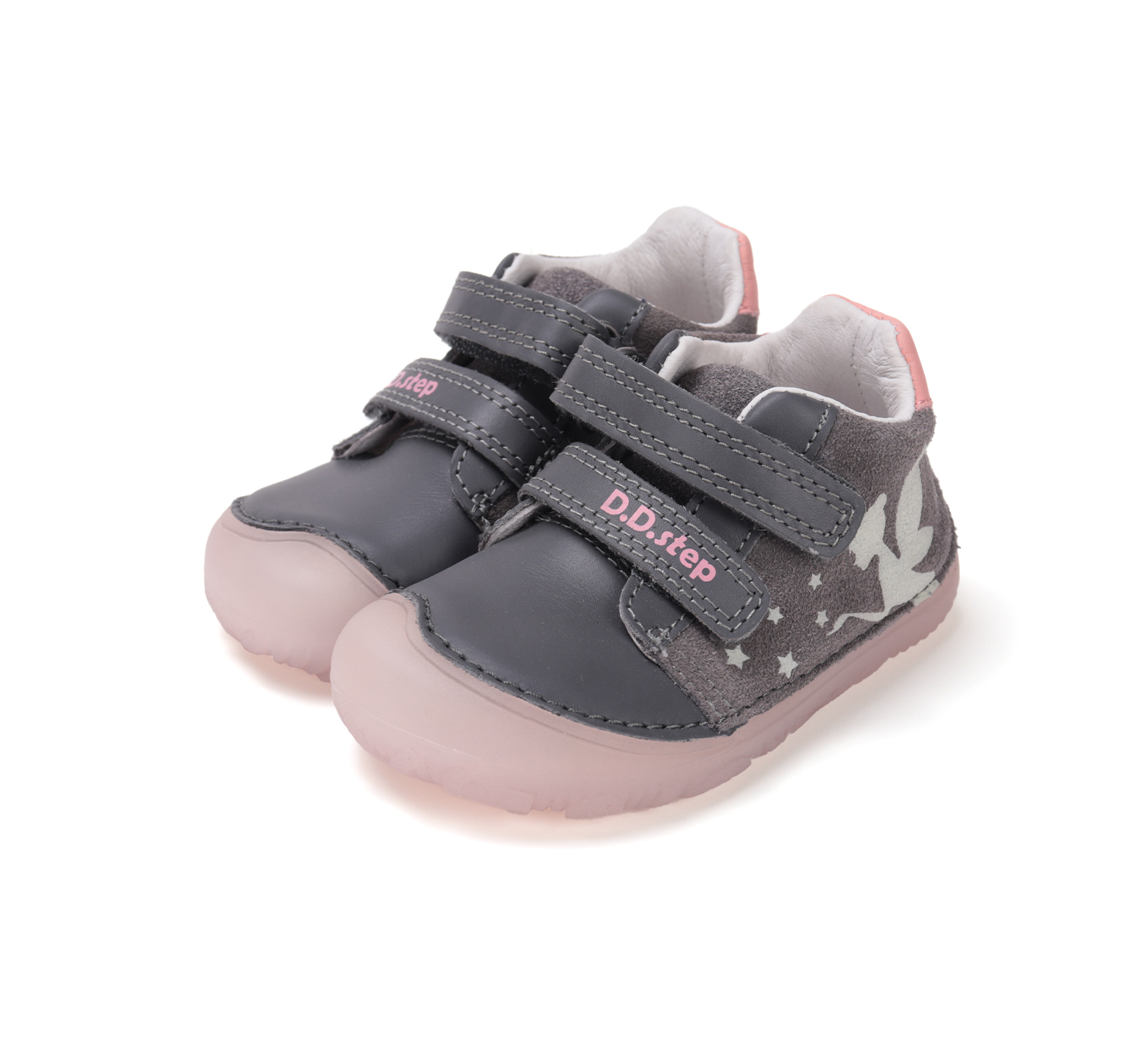 D.D.Step helendava talla ja embleemiga nahast tossud, dark gery/haldjas 073 D.D.Step helendava talla ja embleemiga nahast tossud, dark gery/haldjas 073 D.D.Step nahast tossud - HellyK - Kvaliteetsed lasteriided, villariided, barefoot jalatsid