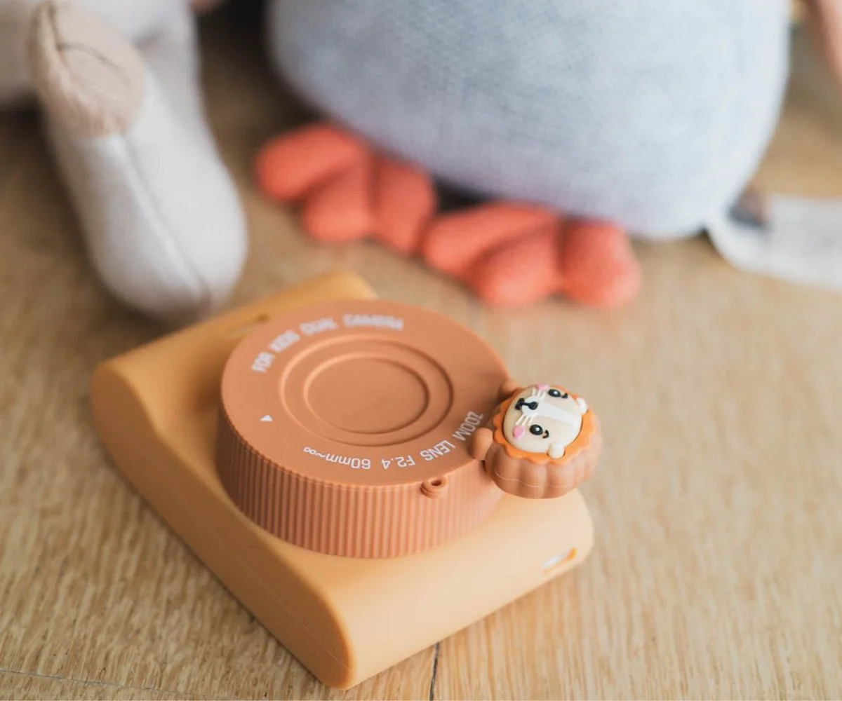 The Zoofamily digikaamera Urban Zoo, lõvi Mänguasjad - HellyK - Kvaliteetsed lasteriided, villariided, barefoot jalatsid