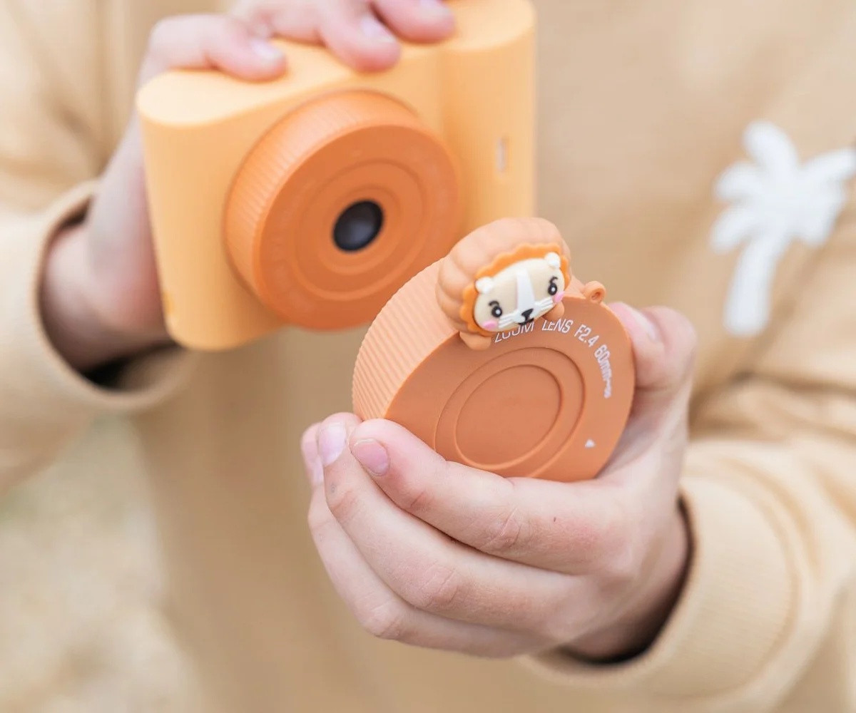 The Zoofamily digikaamera Urban Zoo, lõvi Mänguasjad - HellyK - Kvaliteetsed lasteriided, villariided, barefoot jalatsid