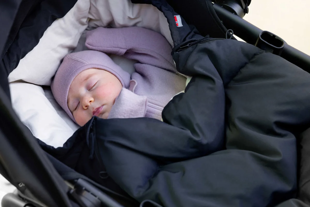 Voksi soojakott Explorer Black Solid Kodumaailm ja muud tarvikud - HellyK - Kvaliteetsed lasteriided, villariided, barefoot jalatsid