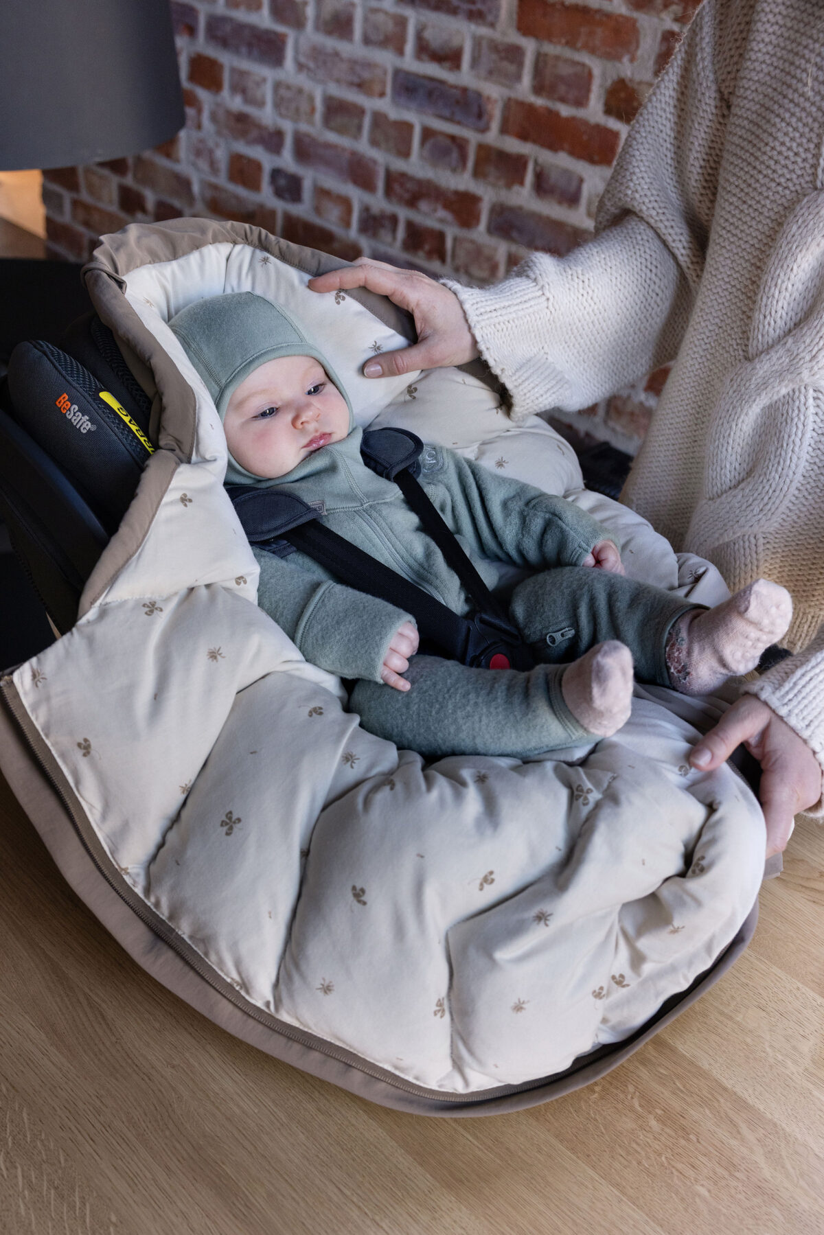 Voksi soojakott turvahälli või vankrisse Move Walnut Clover Voksi soojakott turvahälli või vankrisse Move Walnut Clover Kodumaailm ja muud tarvikud - HellyK - Kvaliteetsed lasteriided, villariided, barefoot jalatsid