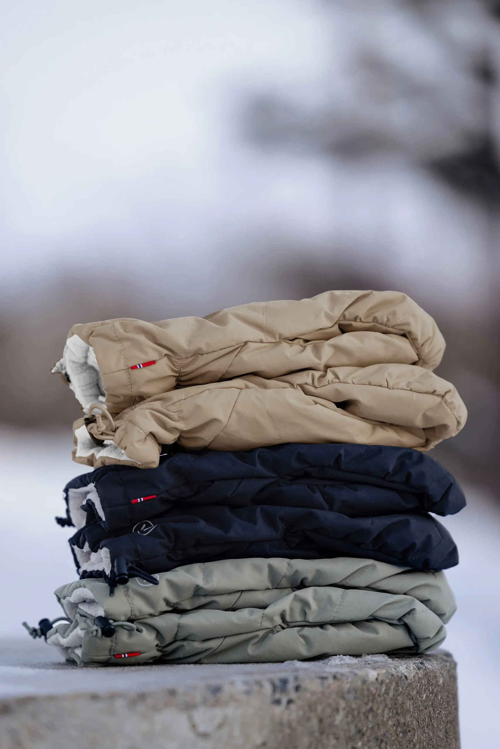 voksi_stroller-mittens_dark-sand-05