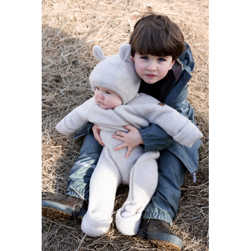 Mikk-Line meriinofliisist kombe kapuutsi ja kõrvadega, melange offwhite Mikk-Line - HellyK - Kvaliteetsed lasteriided, villariided, barefoot jalatsid