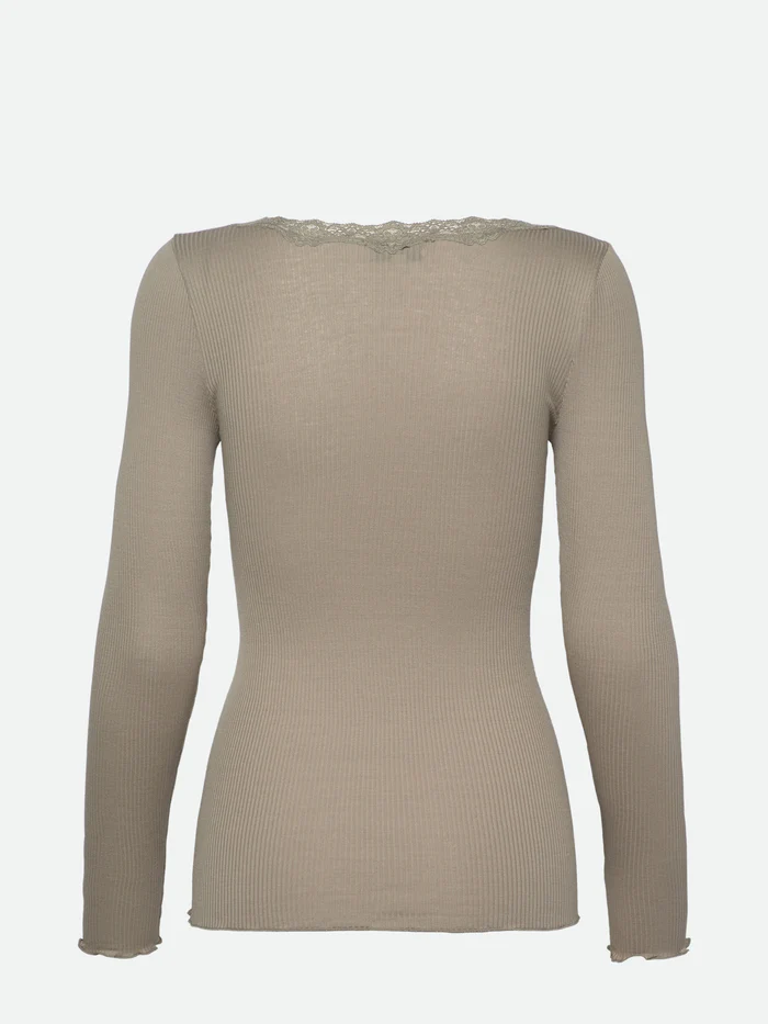 Rosemunde Babette siidist pluus, laurel oak Naistele - HellyK - Kvaliteetsed lasteriided, villariided, barefoot jalatsid