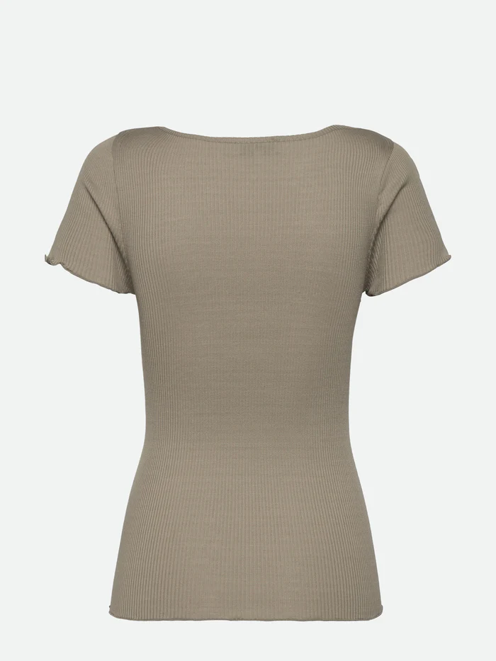 Rosemunde pitsiga siidist pluus, laurel oak Rosemunde pitsiga siidist pluus, laurel oak Naistele - HellyK - Kvaliteetsed lasteriided, villariided, barefoot jalatsid