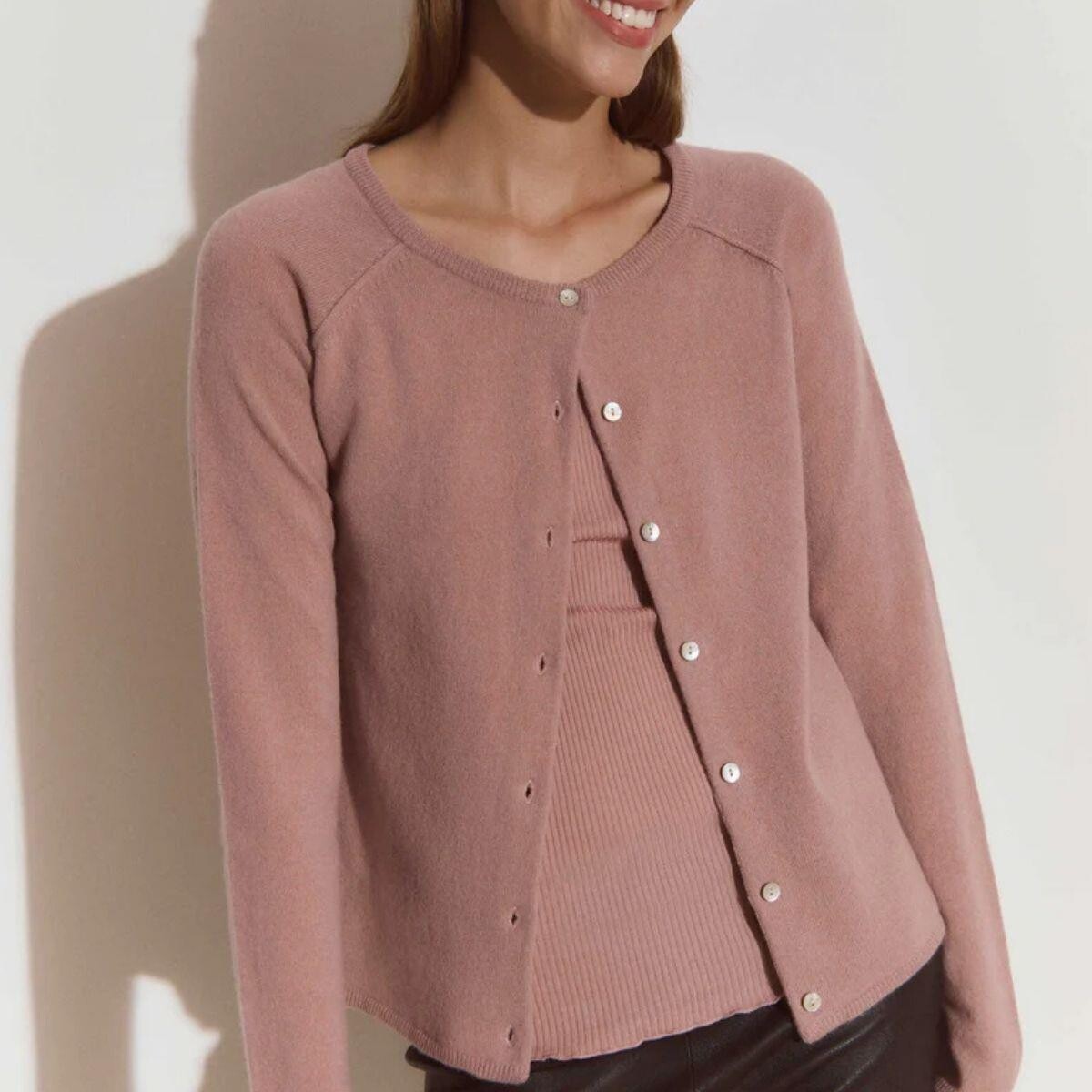 Rosemunde kašmiirist nööpidega kardigan, woodrose Rosemunde kašmiirist nööpidega kardigan, woodrose Naistele - HellyK - Kvaliteetsed lasteriided, villariided, barefoot jalatsid