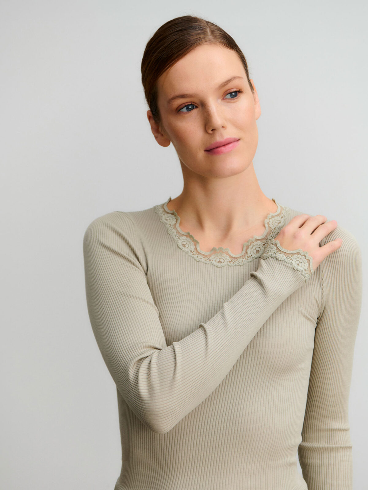 Rosemunde siidist pluus, abbey stone Naistele - HellyK - Kvaliteetsed lasteriided, villariided, barefoot jalatsid